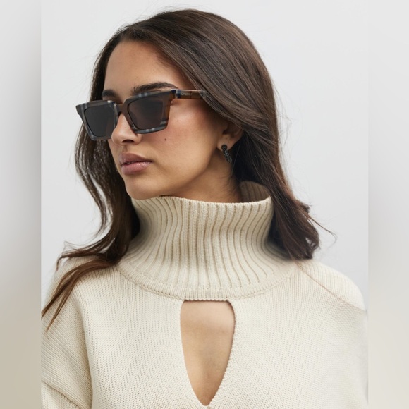Burberry Briar Sunglasses - Picture 1 of 9
